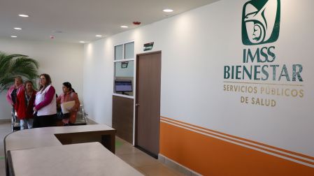 Alejandro Svarch indicó la existencia de un catálogo de 147 fármacos de primer nivel de atención, el cual se construyó en colaboración con la Secretaría de Salud.