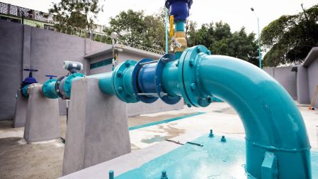Para hacer frente a la época de estiaje y la actual onda de calor, el Sistema Cutzamala incrementó el bombeo de 15 mil a más de 16 mil 500 litros por segundo de agua potable al Valle de México.