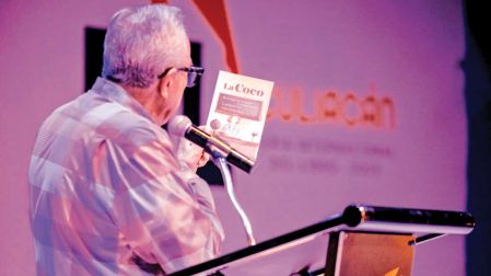 Rubén Rocha presentó libros de su autoría en la FIL de Culiacán en 2025.
