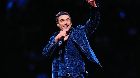 El cantante convocó a 40 mil riveristas en su concierto.