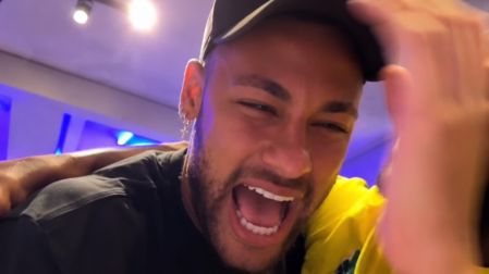 Neymar celebró entre abrazos y gritos su convocatoria al Mundial 2026 con la Selección de Brasil.