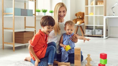 La crianza lúdica utiliza el juego para conectar emocionalmente con los hijos.