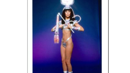 La cantante popularizó los vestidos transparentes mucho antes de que fueran tendencia.
