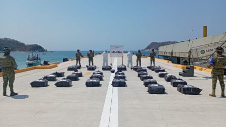 Se reportó el aseguramiento de 76 embarcaciones, tres embarcaciones de bajo perfil, conocidas como LPV, 190 motores y aproximadamente 149 mil 171 litros.