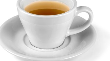 El peor error al preparar té y otros que debes evitar