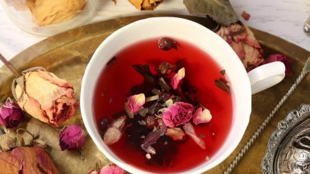 El peor error al preparar té y otros que debes evitar