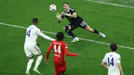Emiliano Martinez presentó la rotura de un dedo antes del inicio de la final.