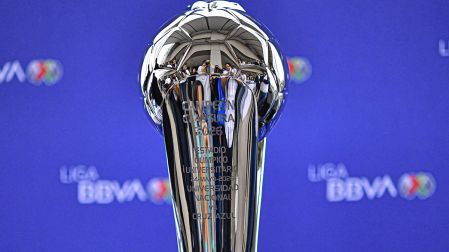 El trofeo de exhibición de la Liga MX estuvo presente en el 'Media Day'