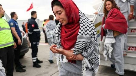 Israel expulsó a 430 activistas de la flotilla para Gaza tras indignación internacional por imágenes de trato humillante difundidas por Itamar Ben Gvir.
