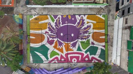 La jefa de Gobierno Clara Brugada aseguró que el uso del color morado no responde a una decisión superficial