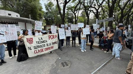 También los estudiantes denunciaron represión en las manifestaciones y confrontaron a personas ajenas al instituto