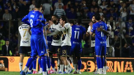Un penal al minuto 25 fue anulado por el VAR