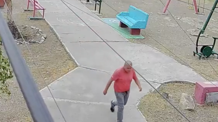 El ataque con piedra en Saltillo contra una mujer de 65 años quedó grabado en video
