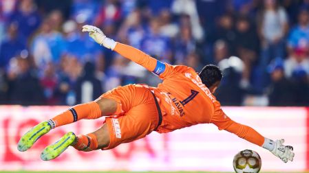 Keylor Navas fue la estrella del cero a cero para Pumas