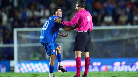 Efraín Juárez aseguró que Cruz Azul ha sido ayudado por el arbitraje