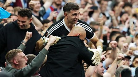 El "Dibu" Martínez conquistó recientemente de título de la UEFA Europa League