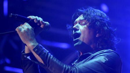 Saúl Hernández continúa con Caifanes y Jaguares.