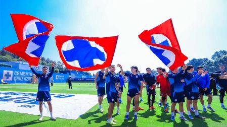 Fiesta en La Noria: Afición apoya a Cruz Azul