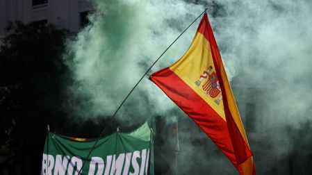 Las autoridades reportaron agentes heridos leves y varias detenciones tras incidentes aislados.