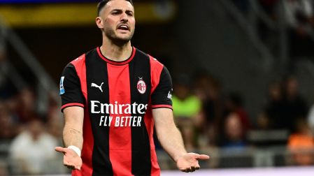 Santiago Gimenez cierra una nueva temporada en Europa; de mantenerse en el Milan, no jugará Champions League.
