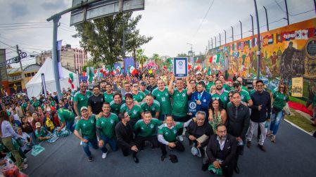 Varios exfutbolistas mexicanos se dieron cita para el mural que ganó un Récord Guinness