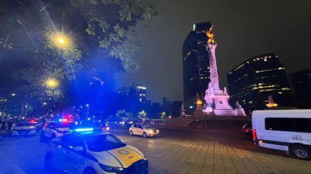 La policía alrededor del Ángel de la Independencia