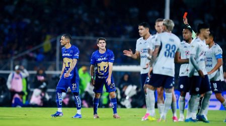 Uriel Antuna fue expulsado en la parte final del juego