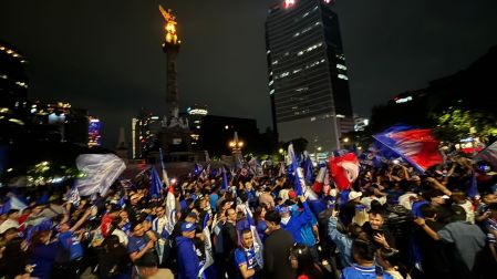 Miles de aficionados llegaron a la zona de Reforma para celebrar la décima corona.