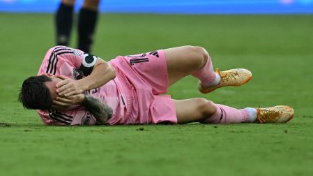 Lionel Messi abandonó el partido y se dirigió directo a los vestidores.