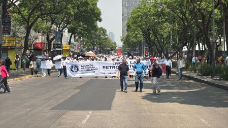 Los jubilados también marcharon sobre Paseo de la Reforma