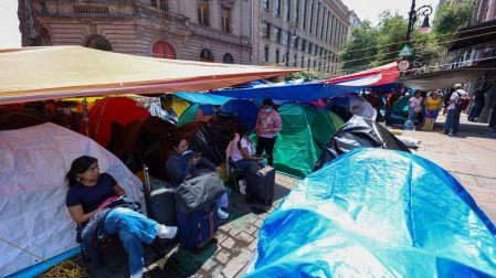 Maestros de la CNTE en su plantón en la CDMX