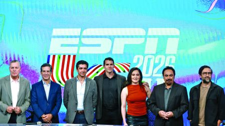CIUDAD DE MEXICO, M…XICO 26 DE MAYO DE 2026. RICARDO PEL¡EZ, JAVIER ALARCON, JORGE CASTILLO, SERGIO DEPP, ALFONSO HERRERA,HUGO S¡NCHEZ, DESIRE MONSIV¡IS DURANTE LA PRESENTACI”N DE LOS CONTENIDOS MULTIMEDIA DEL MUNDIAL EN M…XICO. FOTO: KARINA TEJADA.