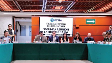 Reunión de la de la Comisión de reforma político-electoral.