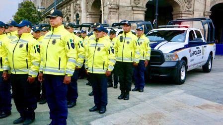 Como parte de la estrategia, los elementos portarán una chamarra color amarillo, fluorescente, con la leyenda "Policía Centro Histórico”