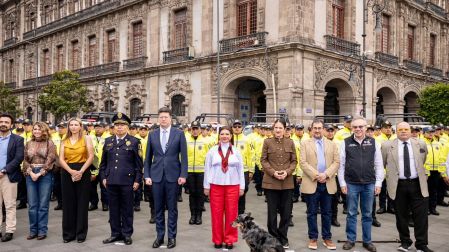Como parte de la estrategia, los elementos portarán una chamarra color amarillo, fluorescente, con la leyenda "Policía Centro Histórico”