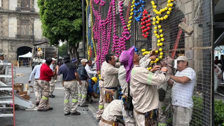 “Ajolotización” alcanza al Zócalo y Centro Histórico con luminosos murales