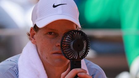 Inclusive, Jannik Sinner utilizó un ventilador