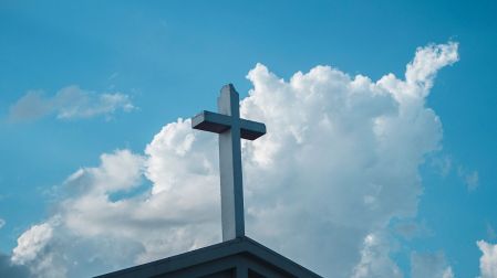 Qué santo se celebra hoy 8 de junio: San Medardo y su poder contra tormentas