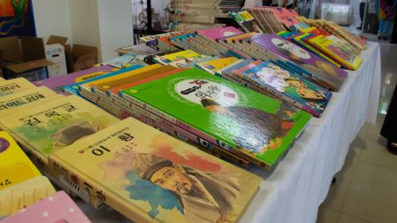 El objetivo es que los libros sean distribuidos en los 23 espacios educativos y culturales con los que cuenta la Dirección de Cultura