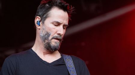 Keanu Reeves pide “misericordia” para el director Carl Rinsch
