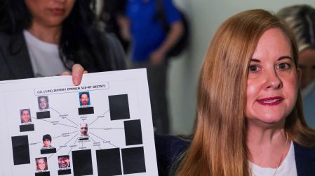 Pam Bondi compareció ante un comité de la Cámara de Representantes para responder sobre el caso Epstein.