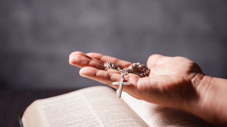 Oración a San Benito para alejar las malas vibras, envidias y peligros