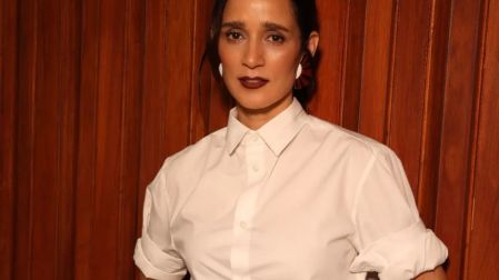 Julieta Venegas se suma al Mundial 2026 con una nueva versión de “La Niña Futbolista”.