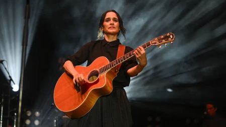 La canción busca inspirar a niñas y jóvenes a perseguir sus sueños dentro y fuera de las canchas.