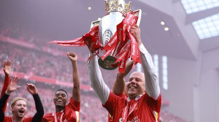 Arne Slot conquistó la Premier League con el Liverpool en su primera temporada al frente del equipo