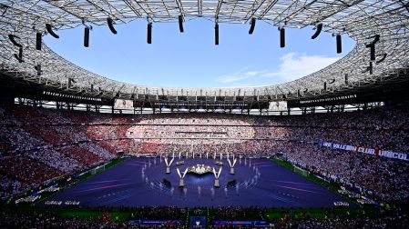 La banda The Killers es la encargada de amenizar el show previo al partido