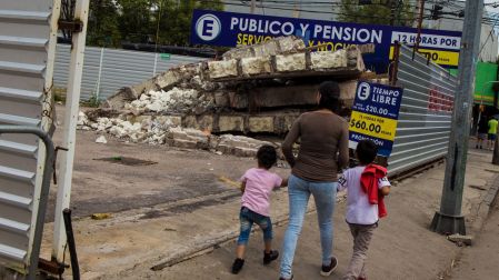 Muchos estacionamientos colocan avisos en los que señalan que no se hacen responsables por pérdidas