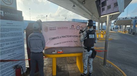 Elementos de la Guardia Nacional detuvieron en Reynosa a una mujer que intentaba ingresar desde Estados Unidos con un arma corta, cargadores y más de 100 cartuchos.