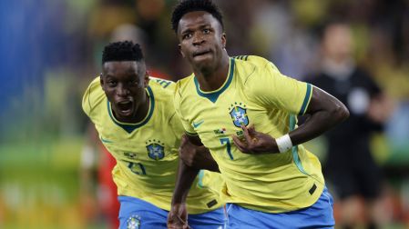 Vinicius Junior celebra su gol a los 59 segundos del partido.