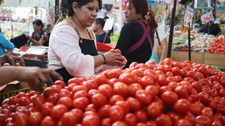 Sheinbaum Pardo destacó que el objetivo es proteger el poder adquisitivo de las familias mexicanas sin recurrir a controles de precios obligatorios.